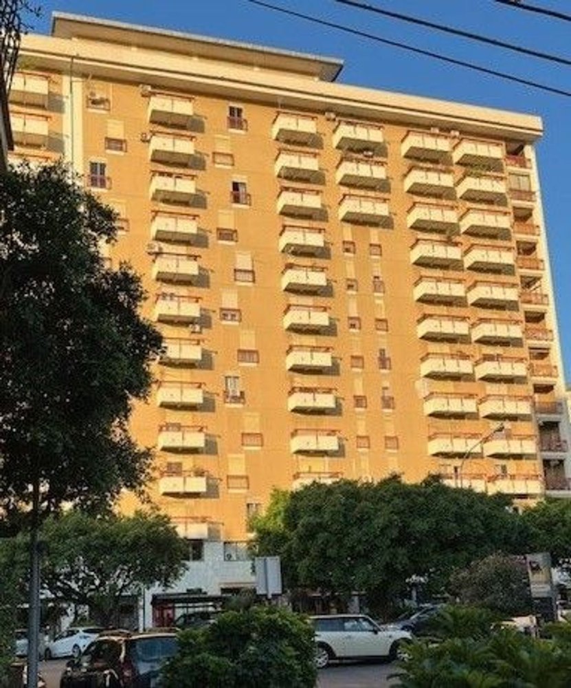 5 bedrooms Apartment in Palermo, Italy No. 401148