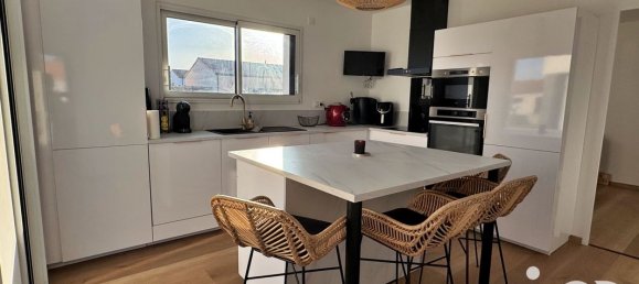 3 bedrooms House in Saint-Denis-la-Chevasse, France No. 97825 11