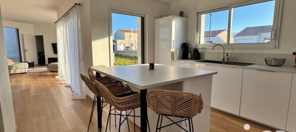 3 bedrooms House in Saint-Denis-la-Chevasse, France No. 97825 9