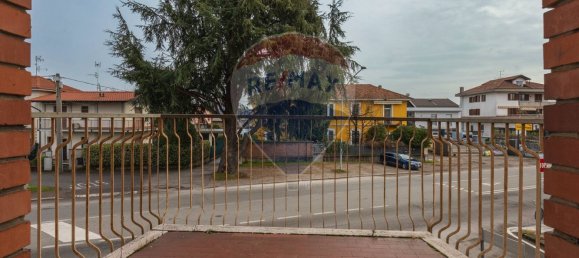 2 bedrooms Apartment in Gallarate, Italy No. 88858 2