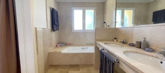 2 bedrooms Apartment in Benahavis, Spain No. 56208 15