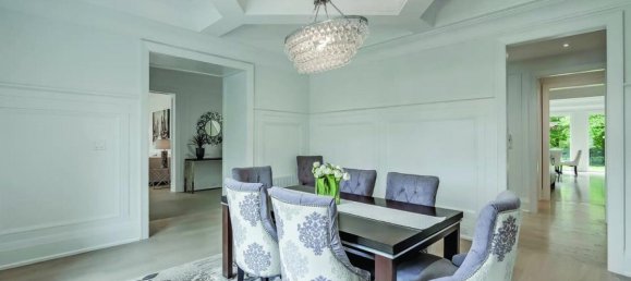 7 bedrooms House in Oakville, Canada No. 405 6