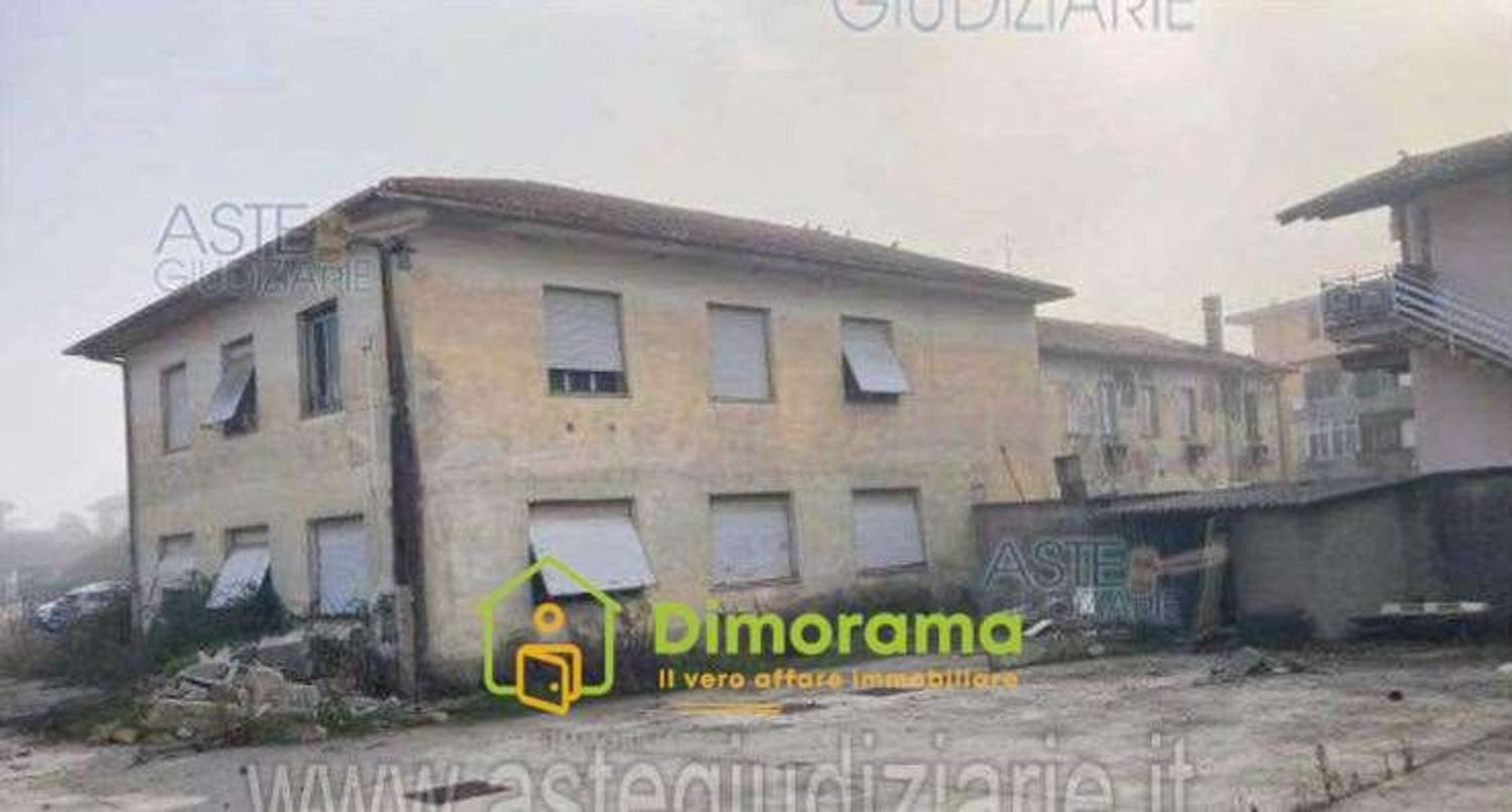  مكتب في Pieve a Nievole, Italy 1382متر مربع رقم 325240