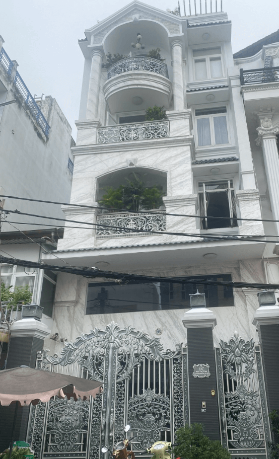 130m² Townhouse in District 7, Vietnam No. 12888