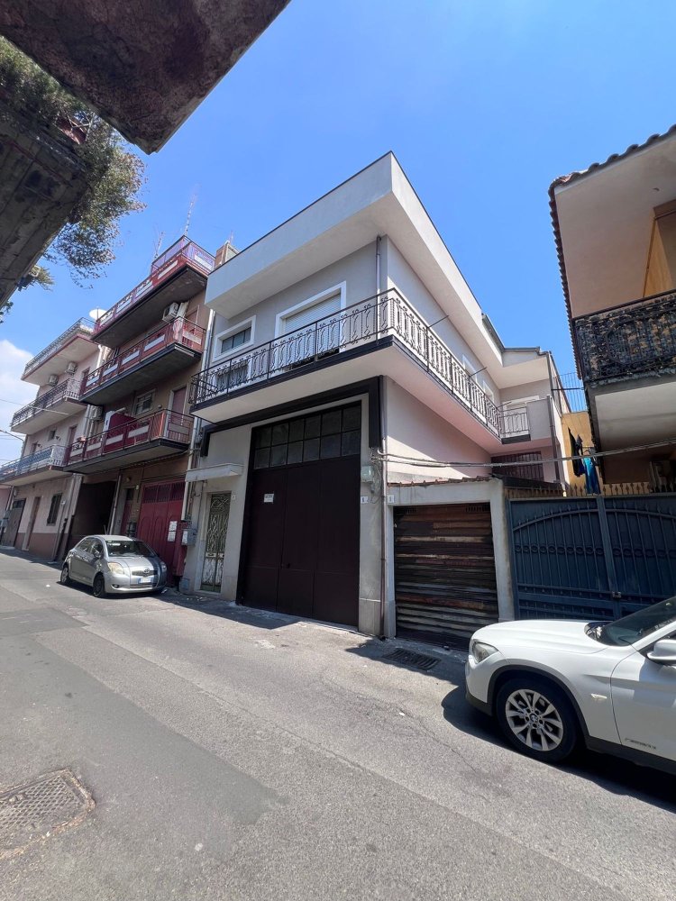 5 bedrooms Apartment in San Giovanni la Punta, Italy No. 326922