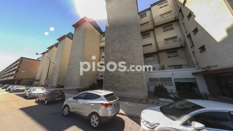 4 bedrooms Apartment in Zaragoza, Spain No. 203307