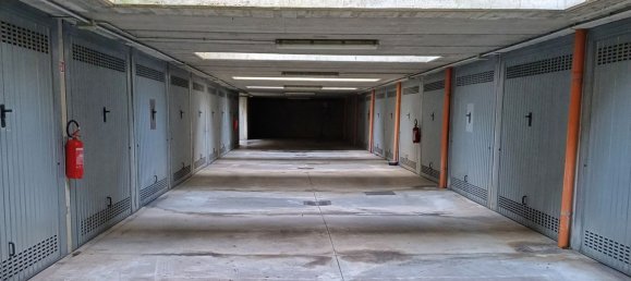 14m² Garage in Milan, Italy No. 359049 2