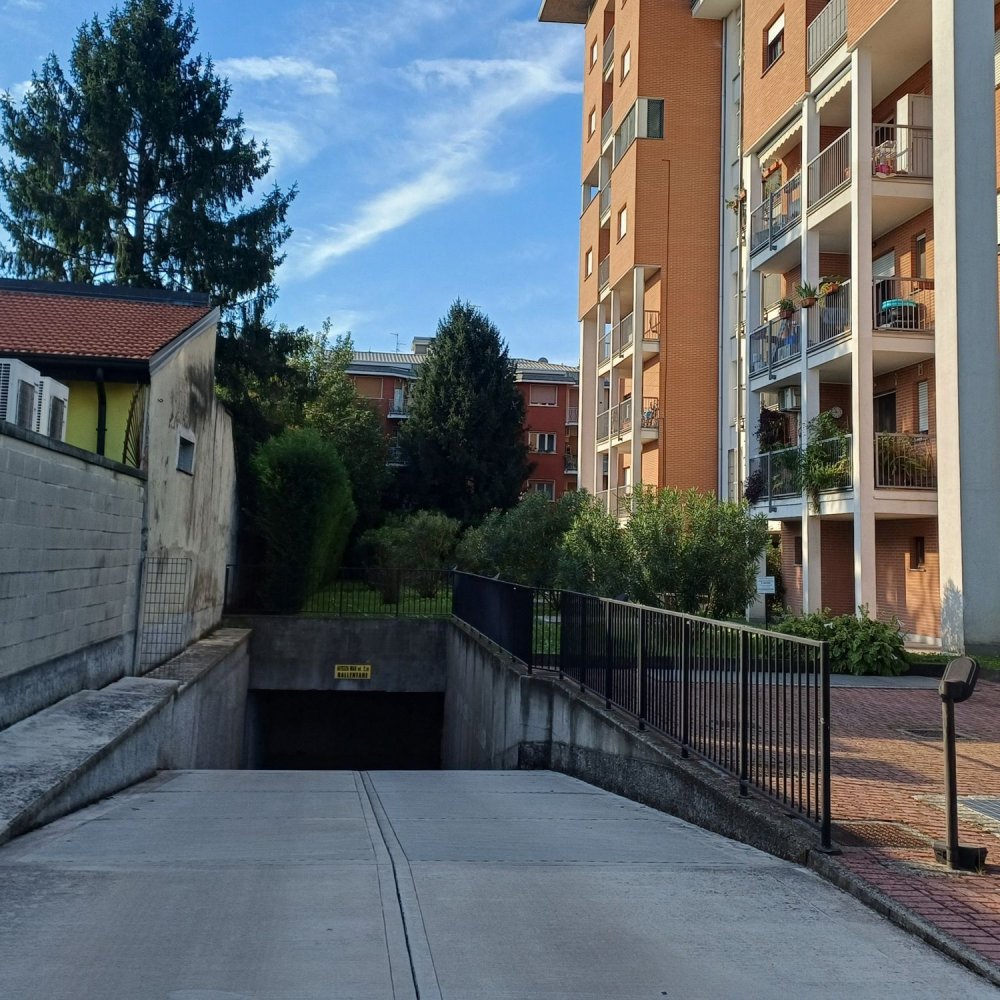 14m² Garage in Milan, Italy No. 359049