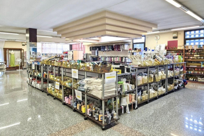 Gewerbliche Immobilie in Arzignano, Italy, Nr. 364094