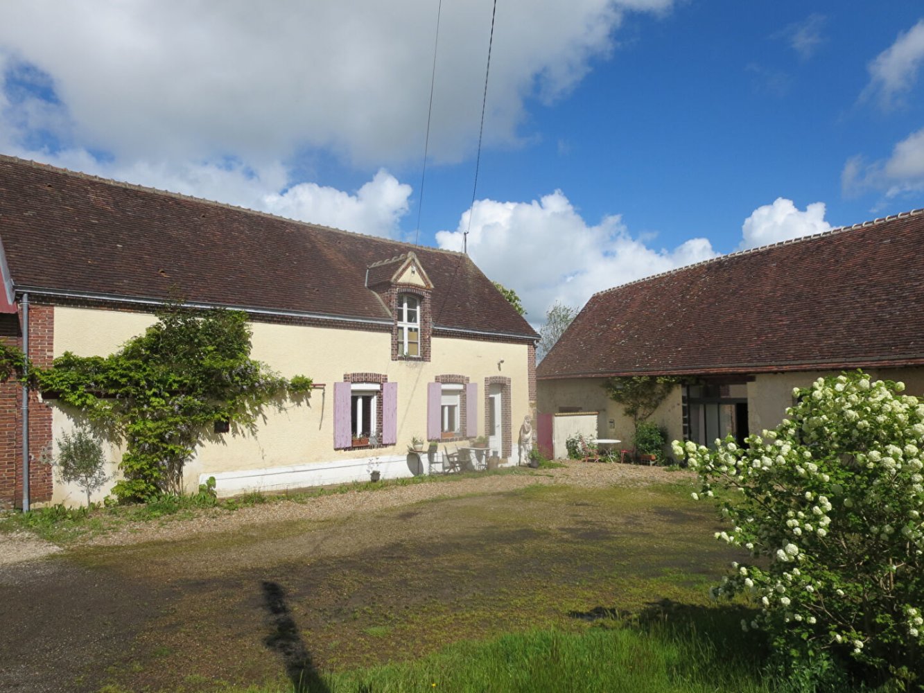 Casa de 3 dormitorios en Thiron-Gardais, France No. 71106