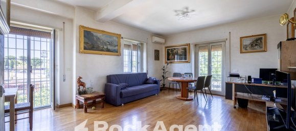 3 bedrooms Apartment in Rome, Italy No. 313745 2