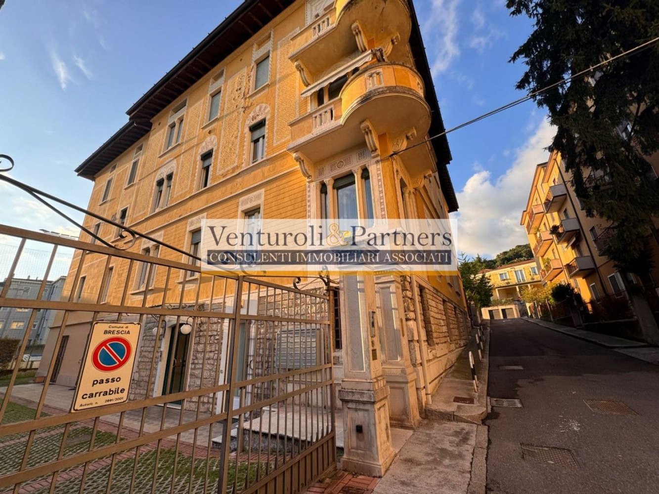 Квартира с 3 спальнями в Брешиа, Италия № 365354