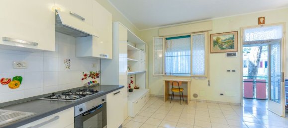 3 rooms Apartment in Comacchio, Italy No. 267993 2