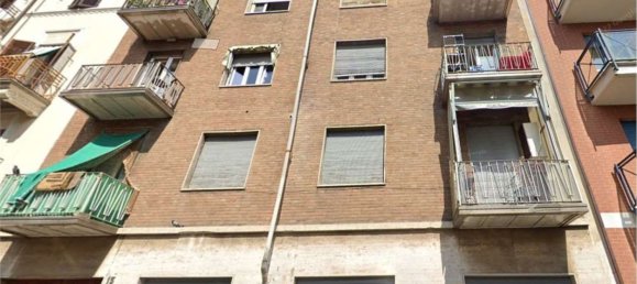 3 bedrooms Apartment in Turin, Italy No. 379356 3