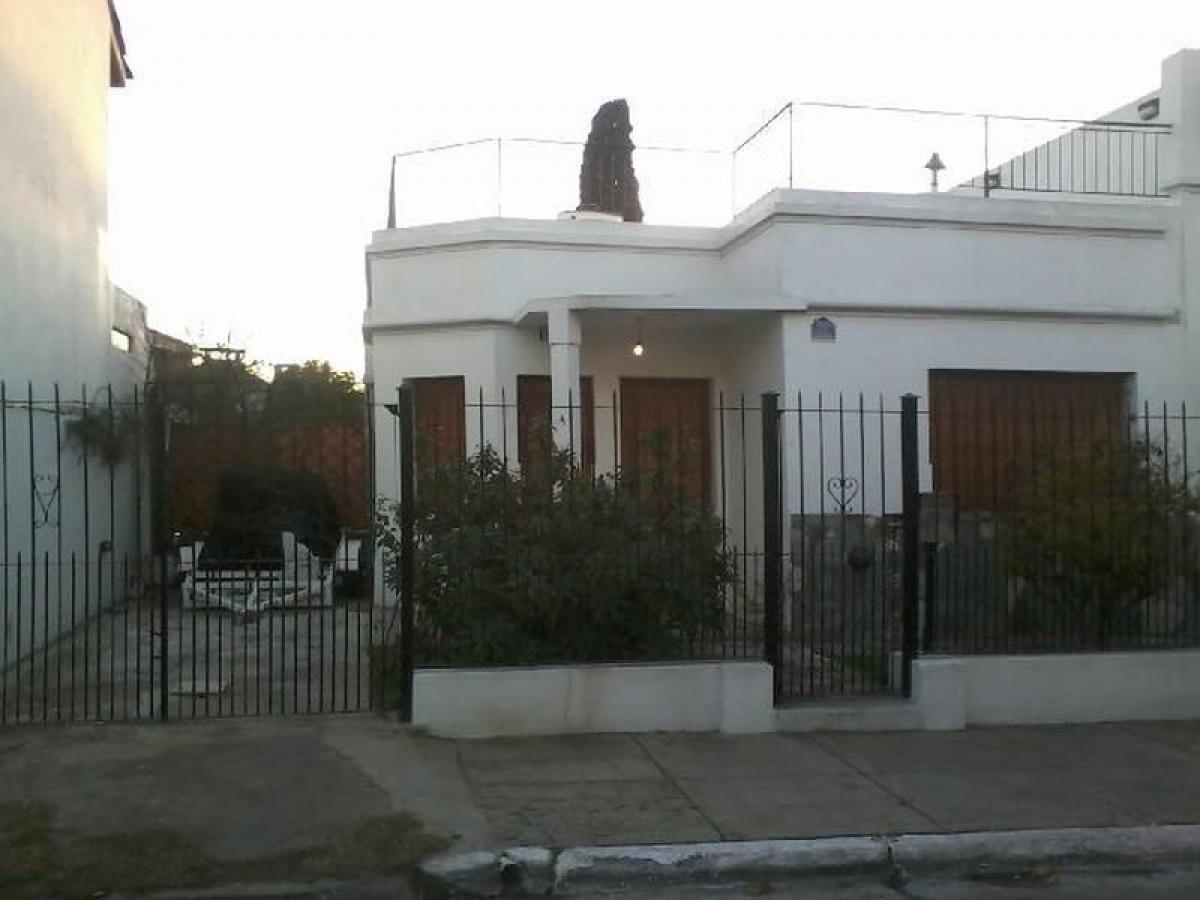 2 bedrooms House in Quilmes, Argentina No. 54484