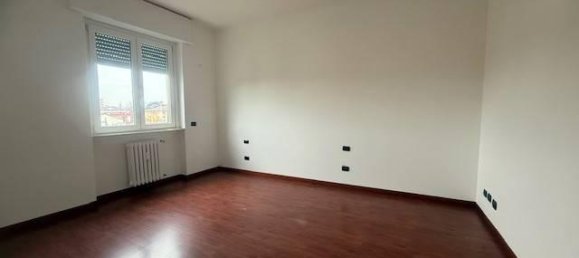 Квартира с 2 комнатами в Монца, Италия № 38136 11