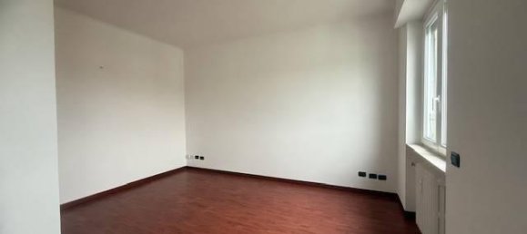 Квартира с 2 комнатами в Монца, Италия № 38136 4