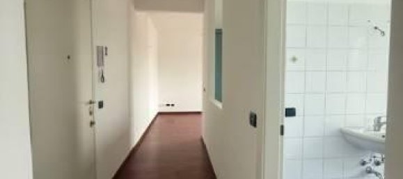 Квартира с 2 комнатами в Монца, Италия № 38136 12