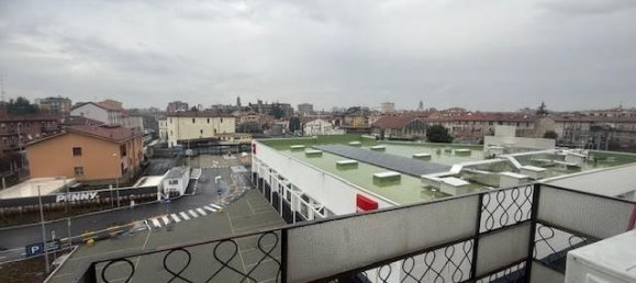 Квартира с 2 комнатами в Монца, Италия № 38136 5