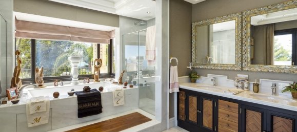 7 bedrooms Villa in Marbella, Spain No. 99901 12