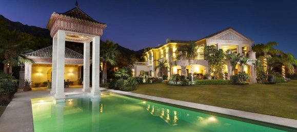 7 bedrooms Villa in Marbella, Spain No. 99901 2