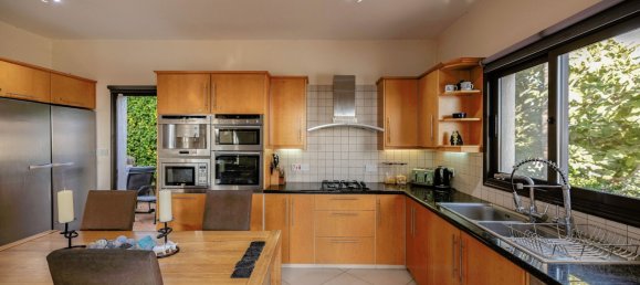 3 bedrooms Villa in Tala, Cyprus No. 23138 9