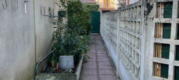 2 bedrooms House in Colombes, France No. 151367 20