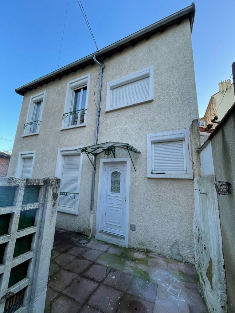 2 bedrooms House in Colombes, France No. 151367