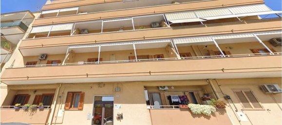 4 rooms Apartment in Monopoli, Italy No. 39579 2