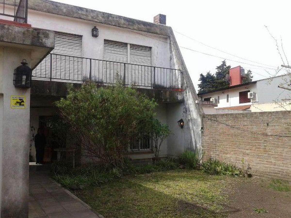 5 bedrooms House in Moron, Argentina No. 13734