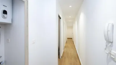 Apartamento de 3 dormitorios en Granada, Spain No. 176354