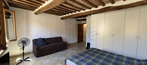 3 rooms Apartment in Sansepolcro, Italy No. 151904 4
