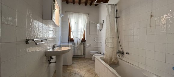 3 rooms Apartment in Sansepolcro, Italy No. 151904 10