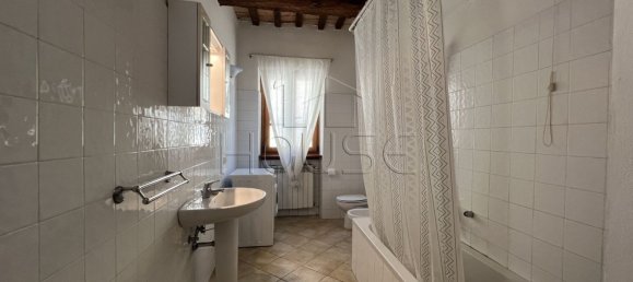 3 rooms Apartment in Sansepolcro, Italy No. 151904 9