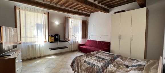 3 rooms Apartment in Sansepolcro, Italy No. 151904 2