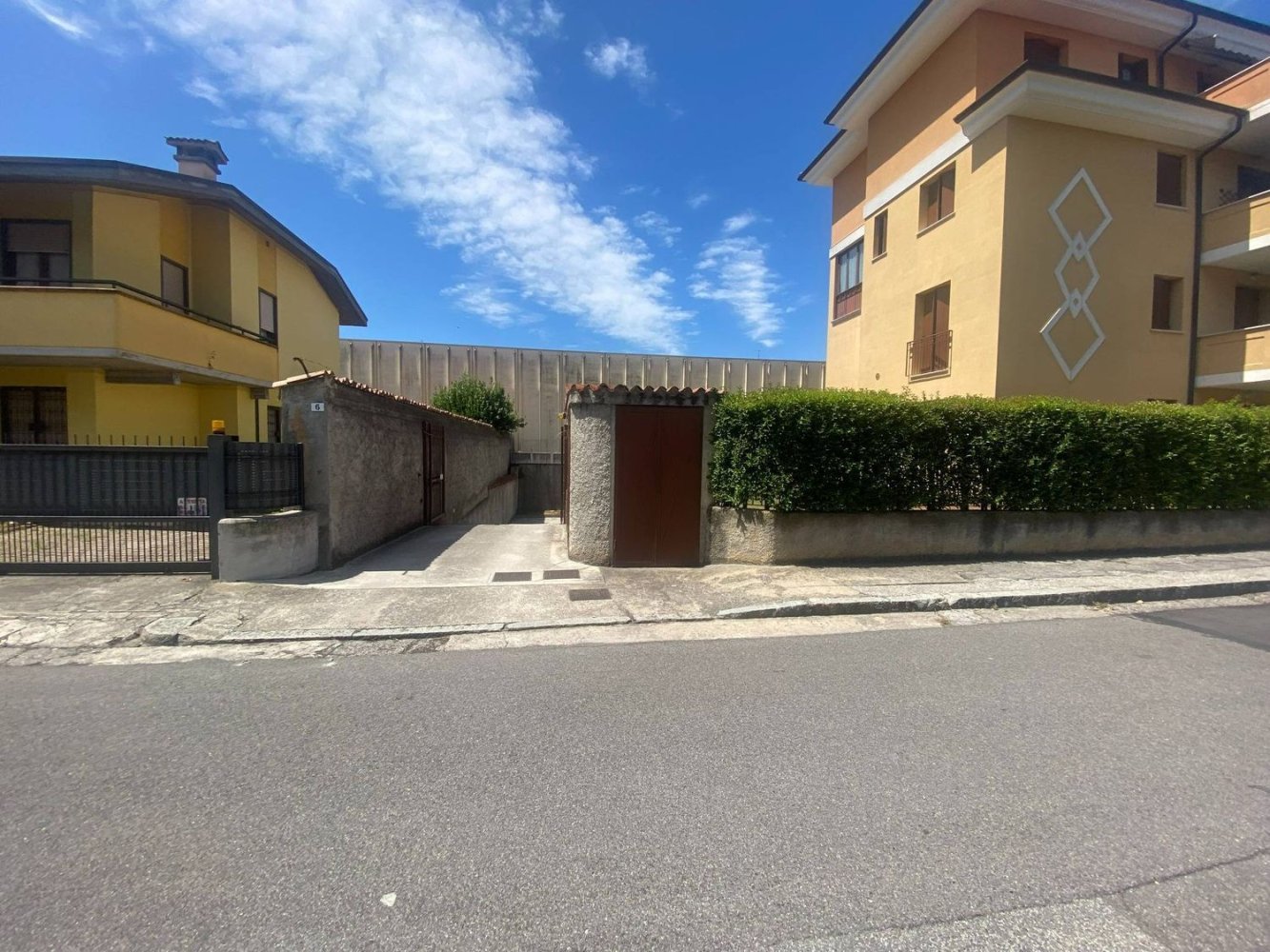 16m² Garage in Brescia, Italy No. 388201