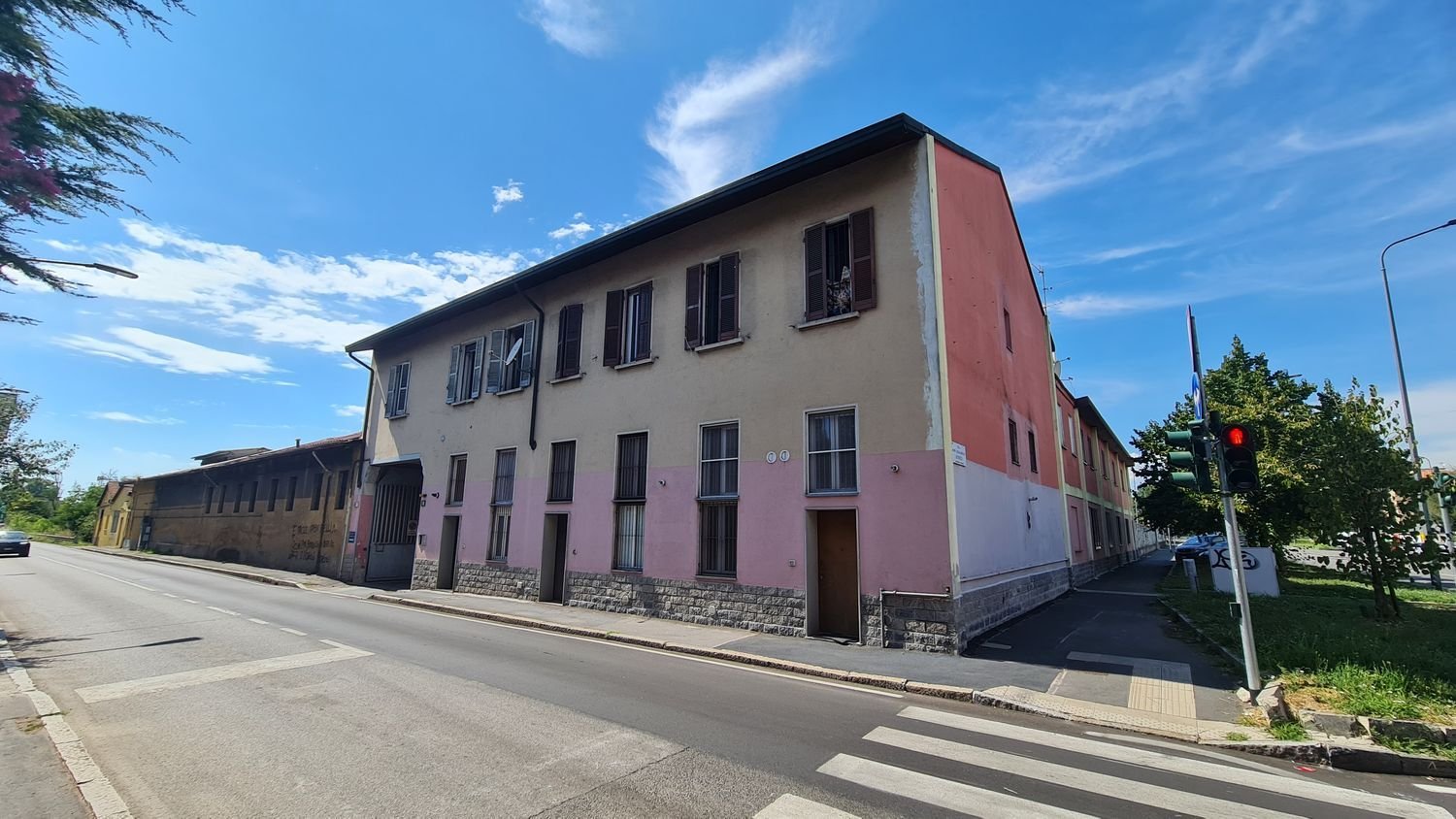 72m² Building in Milan, Italy No. 260933