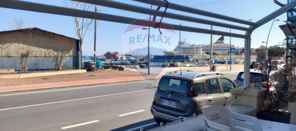 1غرفة عقار تجاري في Vado Ligure, Italy رقم 206362 3