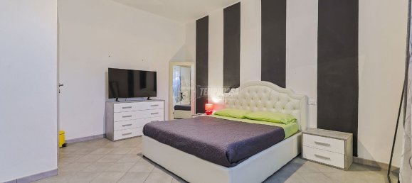 3 rooms Apartment in Bologna, Italy No. 121449 2