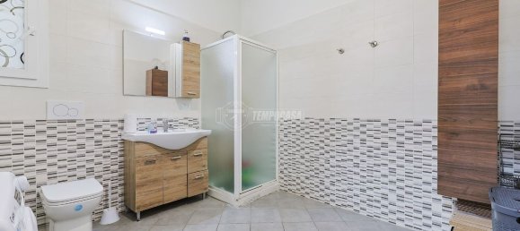 3 rooms Apartment in Bologna, Italy No. 121449 12