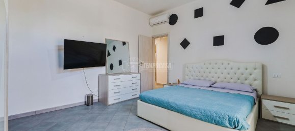 3 rooms Apartment in Bologna, Italy No. 121449 10