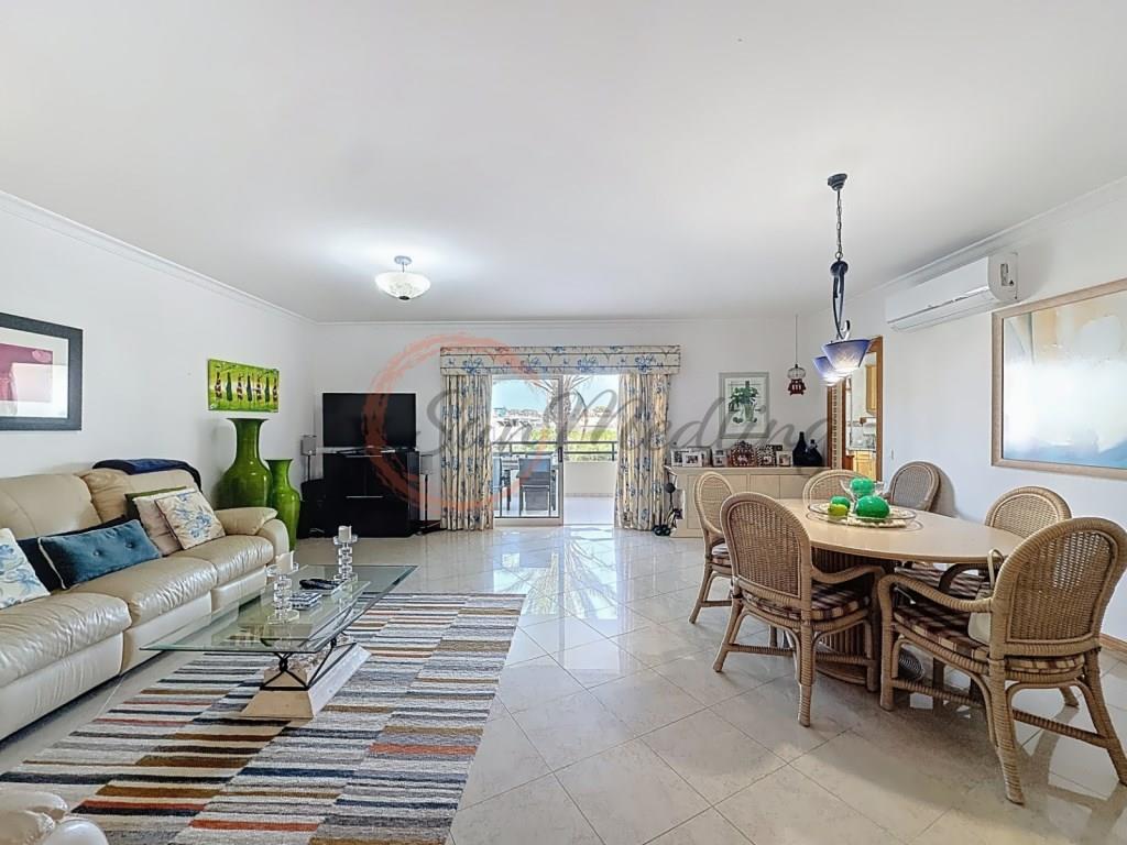 3 bedrooms Apartment in Guia, Portugal No. 300461