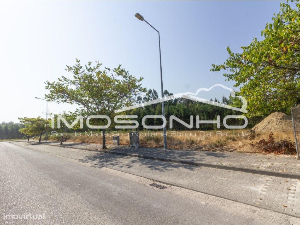 582m² Land in Marinha Grande, Portugal No. 211938