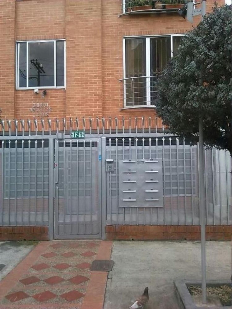 Casa de 4 dormitorios en Bogotá, Colombia No. 11789