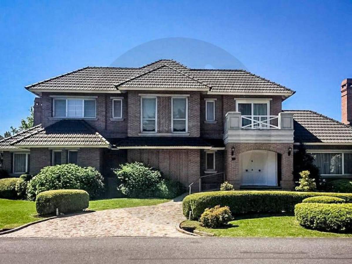 Casa de 3 dormitorios en Pilar, Argentina No. 81135