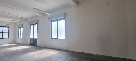 2-Zimmer Gewerbliche Immobilie in Rovereto, Italy, Nr. 76099 3