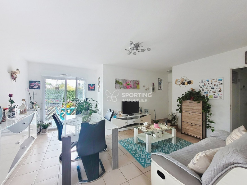 2 chambres Appartement à Saint-Seurin-sur-l'Isle, France No. 294346