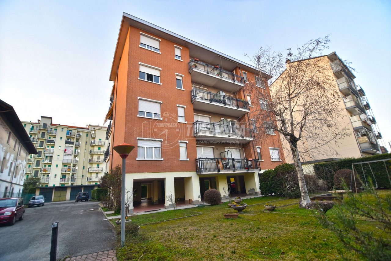 3 bedrooms Apartment in Volpiano, Italy No. 77273