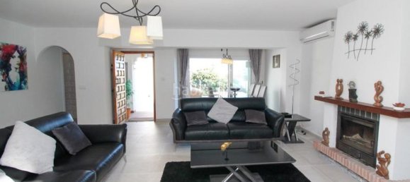 4 bedrooms Villa in Mijas, Spain No. 35989 6