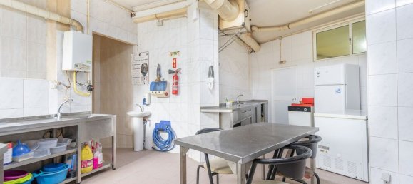 240m² Commercial property in Riba de Ave, Portugal No. 37034 4